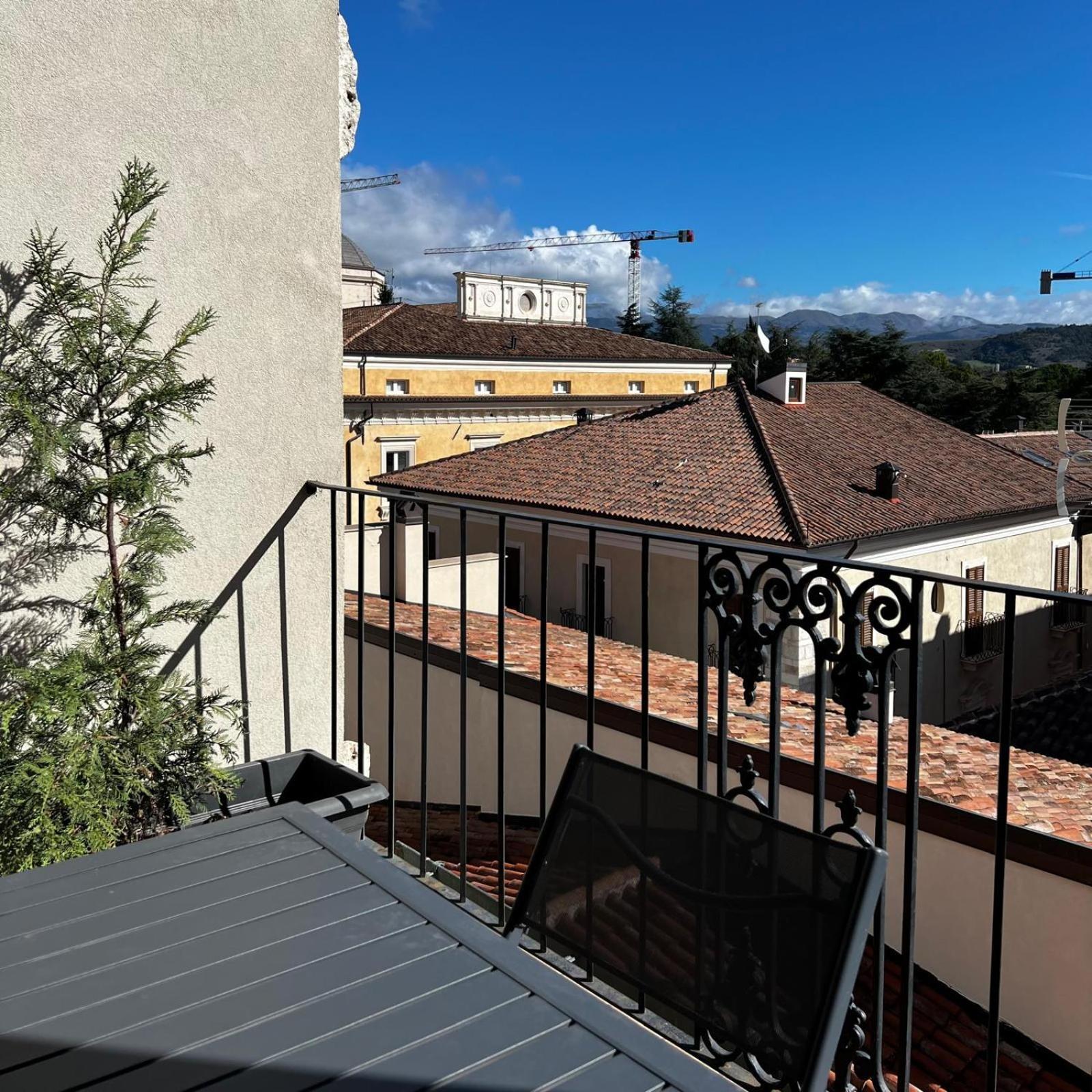 Antica Dimora San Crisante - Centro Storico Apartment LʼAquila Екстериор снимка